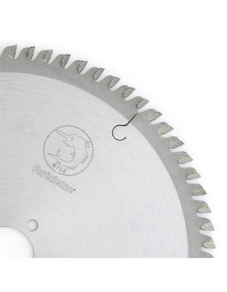 Circular carbide blade with positive trapezoidal carbide teeth